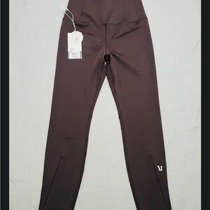 Vuori Women's evolve Leggings in Dark Brown